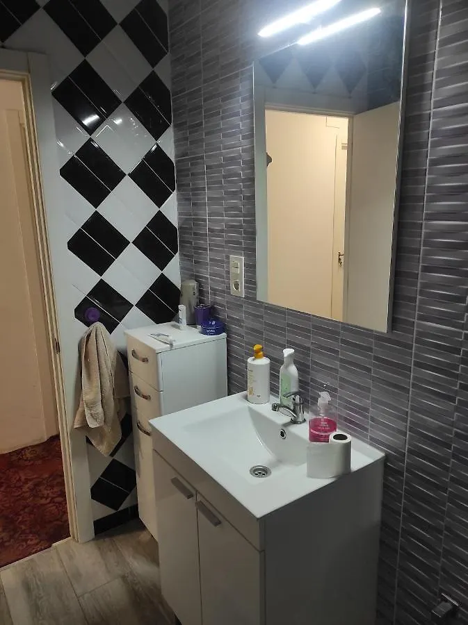 Dormitorio Bego Santurtzi 0*,  España